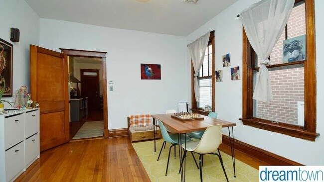 Building Photo - 2524 W Palmer St