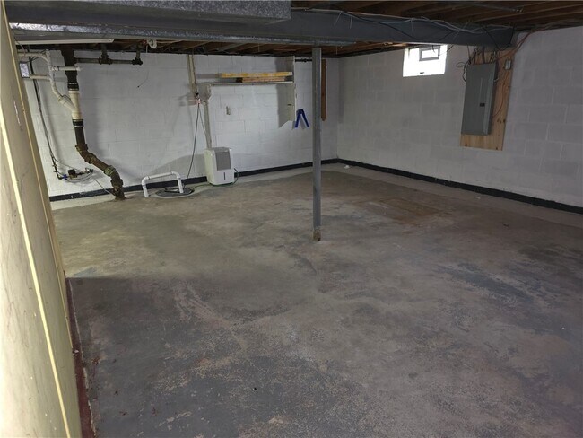Building Photo - 379 Hollybrook Rd