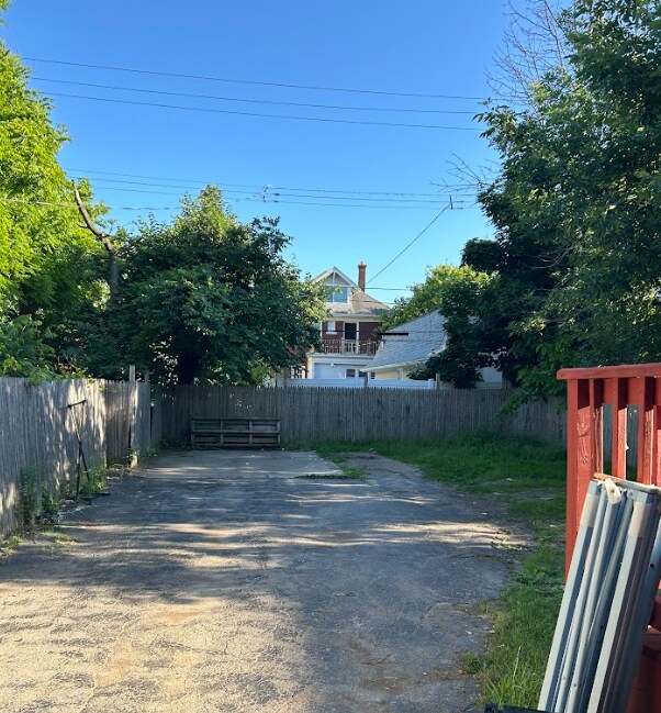 Building Photo - 175 Lisbon Ave