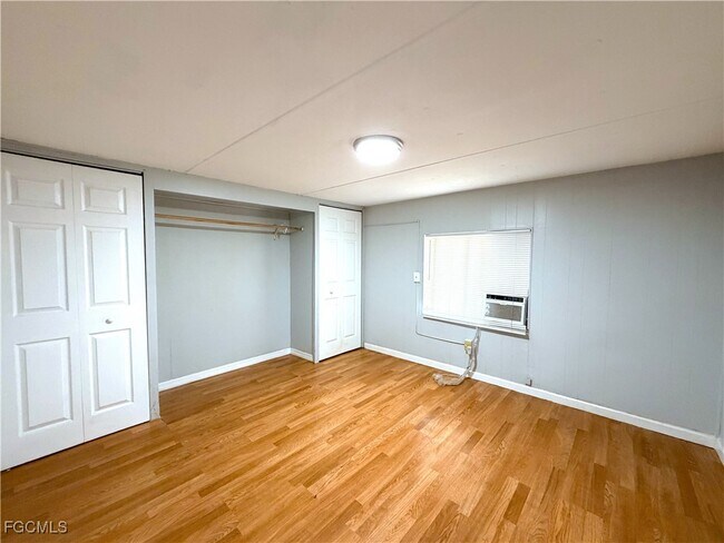 Building Photo - 240 State St