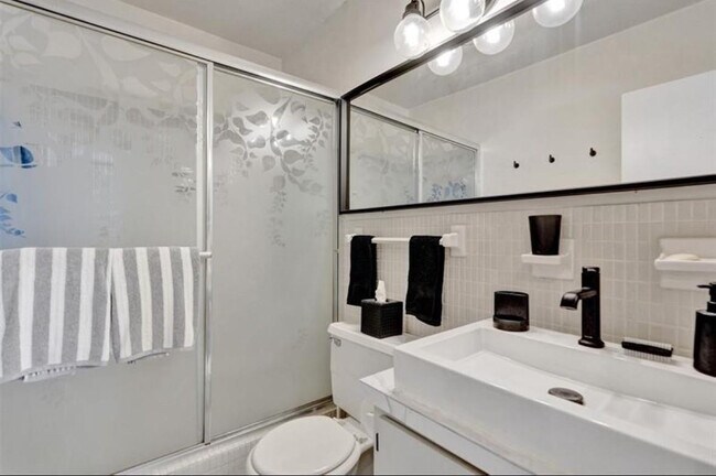 Building Photo - 6750 NE 21st Rd