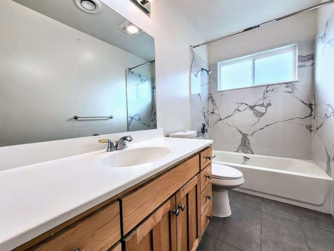 Building Photo - 3 Bedroom Rincon Valley Duplex