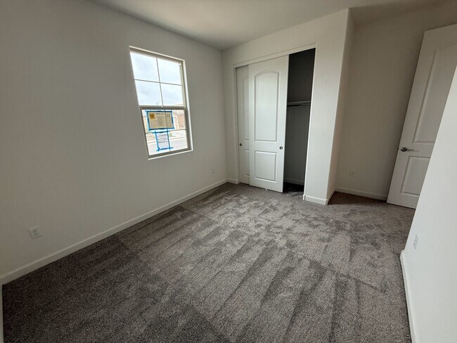 Building Photo - 874 W Calle Bombona