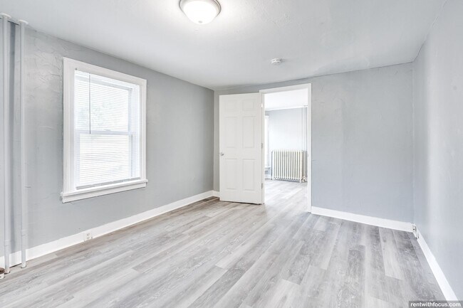 Building Photo - 547 Ceape Ave