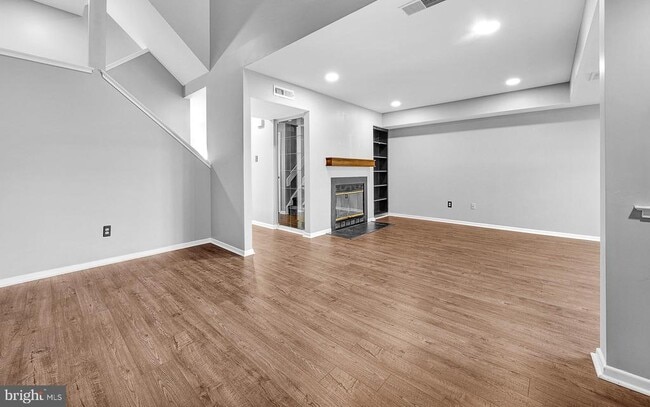 Building Photo - 4 Ingham Way