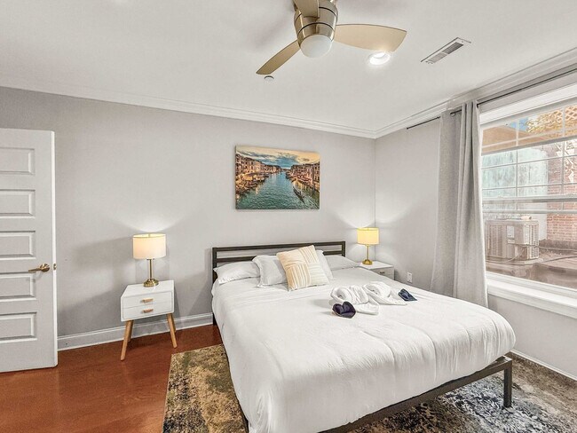 Building Photo - 606 S 2nd St