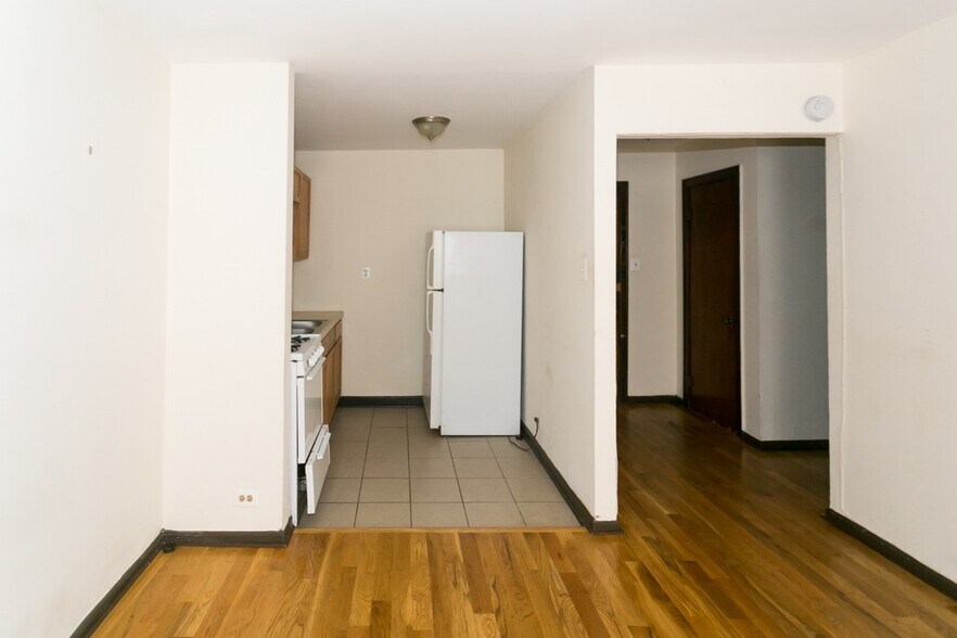 Building Photo - 1211 W Elmdale Ave