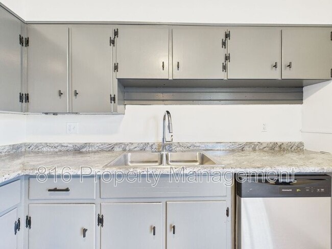 Building Photo - 6202 E 150th Terrace