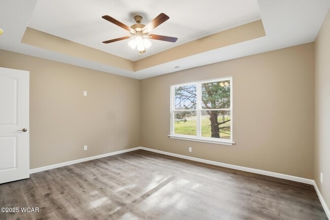 Building Photo - 2888 Lake Cir Dr