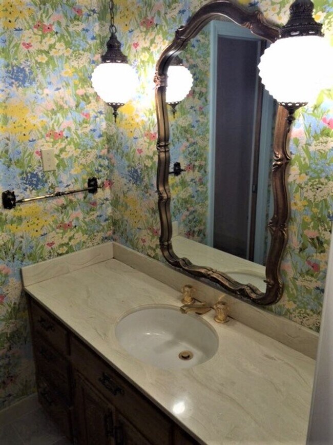 Building Photo - Great home at entrance of Bocage Jefferson Place Subdivision