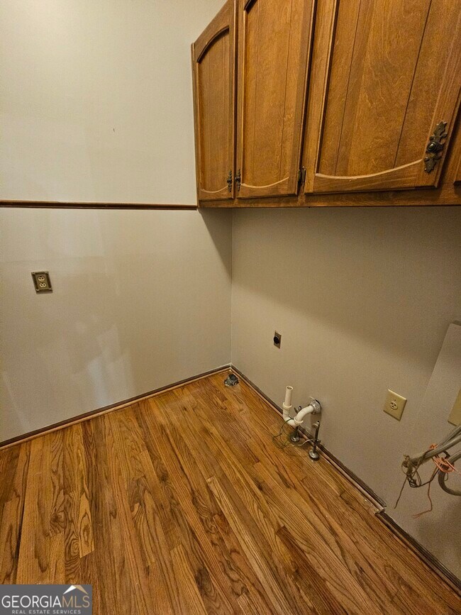 Building Photo - 5525 Wedgewood Ct SW