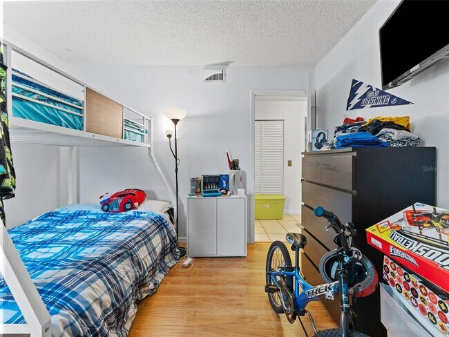 Building Photo - 4507 S Oak Dr