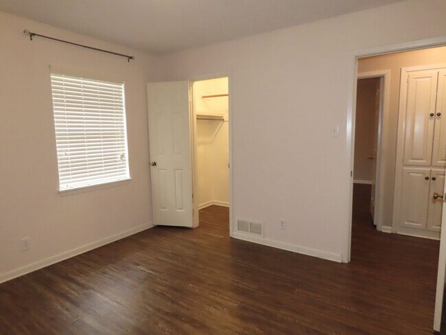 Building Photo - South Tyler! Beautiful 4 Bedroom, 3 Bath House