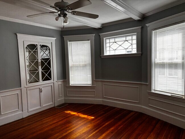 Building Photo - 131 Vernon St