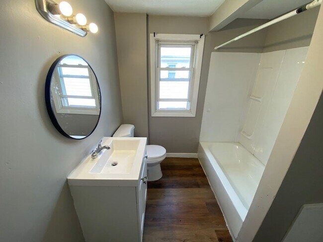 Building Photo - Freshly Renovated 4BR with Big Backyard Vibes