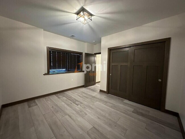 Building Photo - 2105 Hendon Way