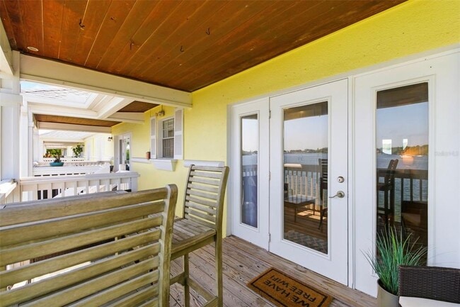Building Photo - 201 Pompano Dr SE