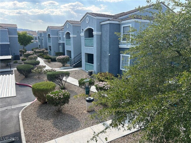 Building Photo - 6955 N Durango Dr