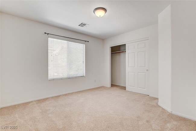 Building Photo - 1005 Roaring River Ave
