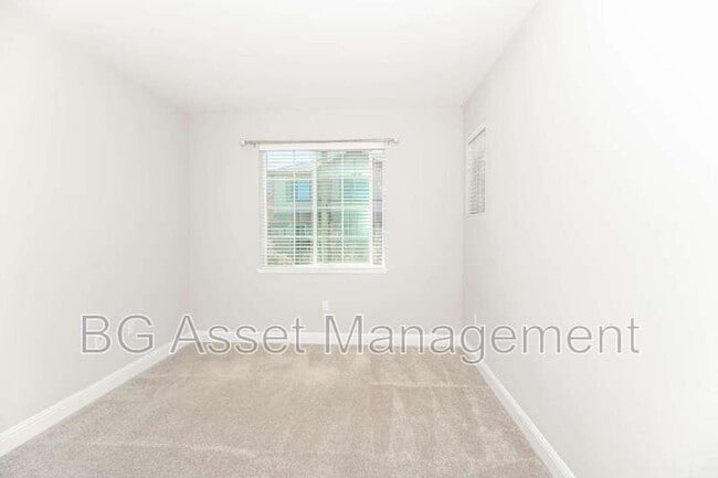 Building Photo - 3138 La Corona Dr