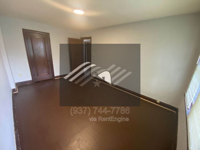 Building Photo - 500 W Parkwood Dr