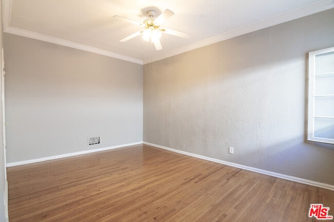 Building Photo - 1215 S Alfred St