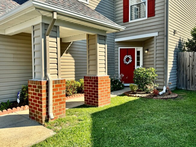 Building Photo - Available 08-08-25 in Cedar Crossing! A Pe...