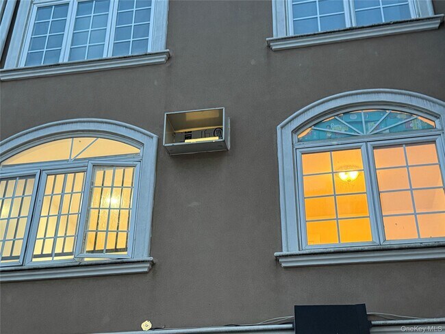 Building Photo - 176-06 Jamaica Ave