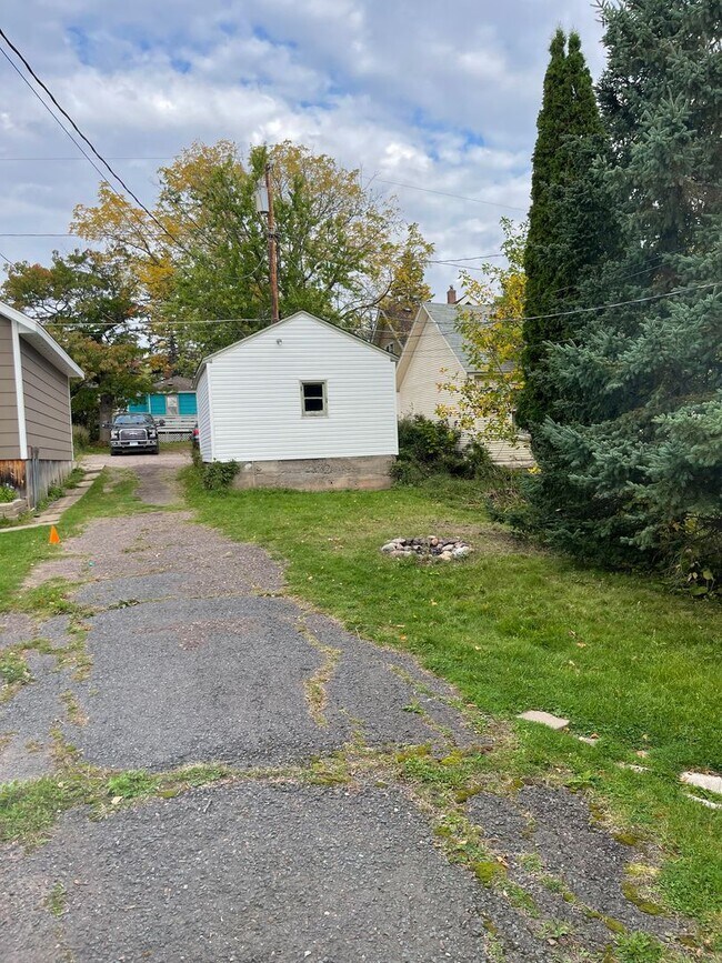 Building Photo - AVAILABLE NOW - 2 Bedroom, 1 Bath Brand ne...
