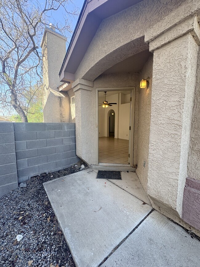 Building Photo - 8308 Vista Clara Ln SW
