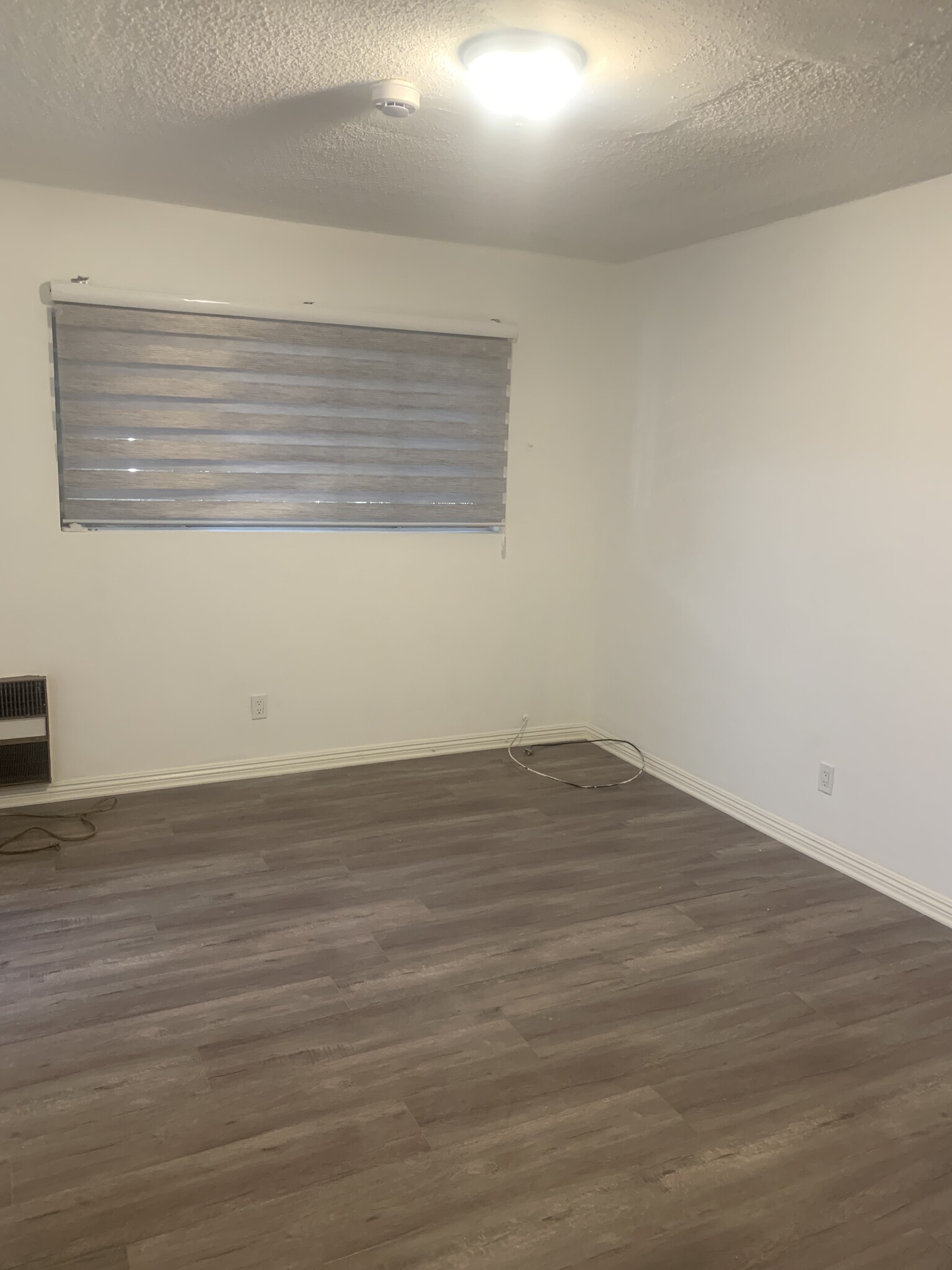 Master bedroom - 1812 N Mariposa Ave