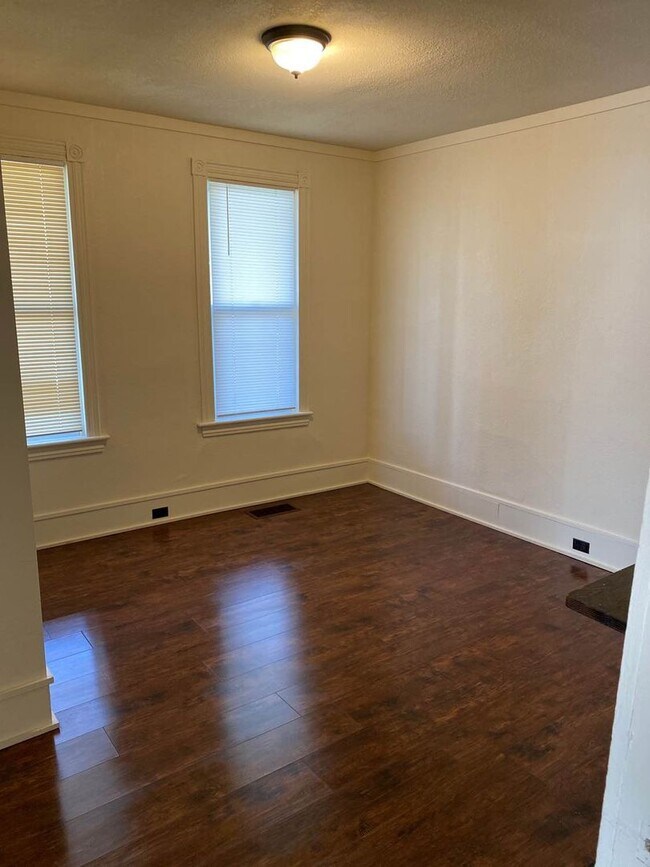 Building Photo - 645 Cullum St