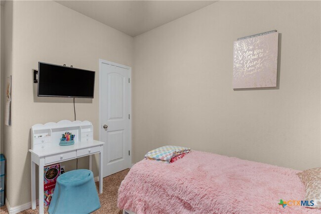 Building Photo - 8064 Bassano Dr