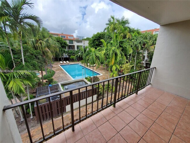Building Photo - 6886 N Kendall Dr
