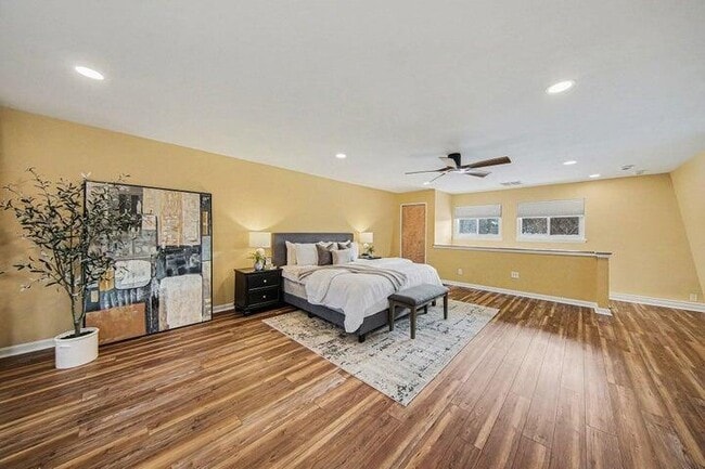 Building Photo - 5990 Plymouth Rd