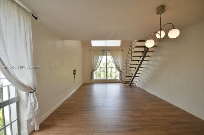 Building Photo - 6884 N Kendall Dr