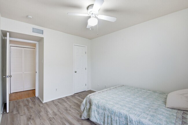 Building Photo - 2601 S Braeswood Blvd