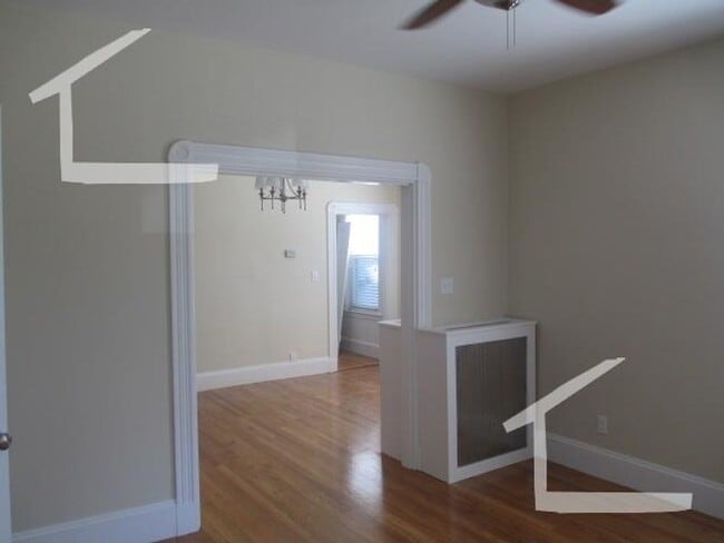 Building Photo - 9/1 Renovated two-level 4BR/2BA near Brighton Center