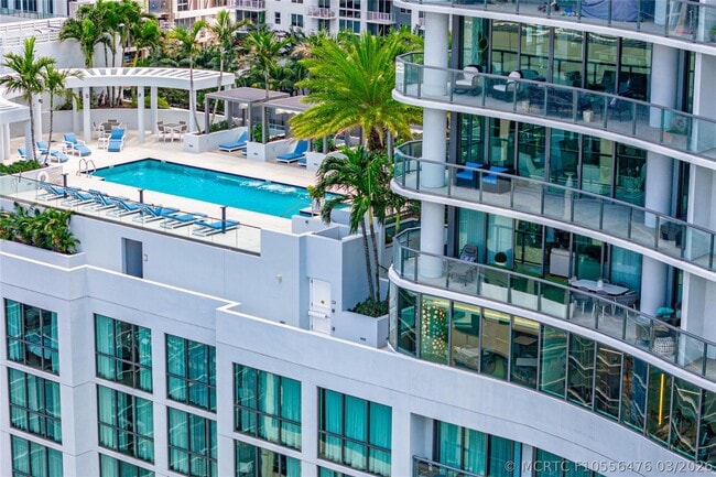 Building Photo - 100 E Las Olas Blvd