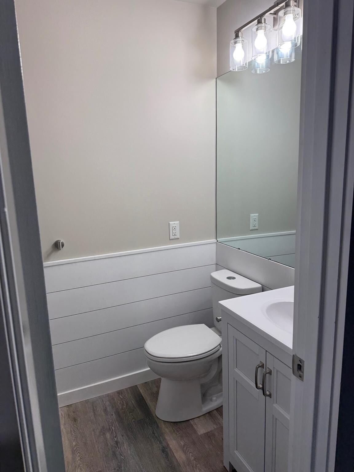 Building Photo - 6580 Fairway Dr W