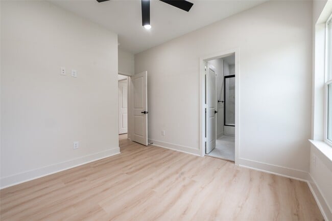 Building Photo - 8132 Brandon St