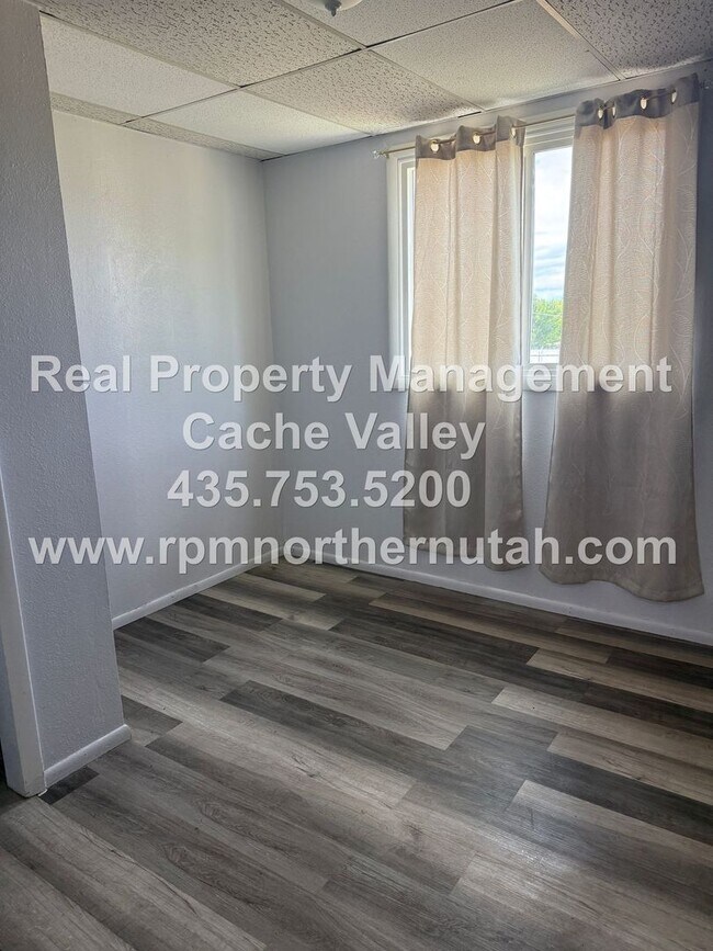 Building Photo - 357 N 200 W
