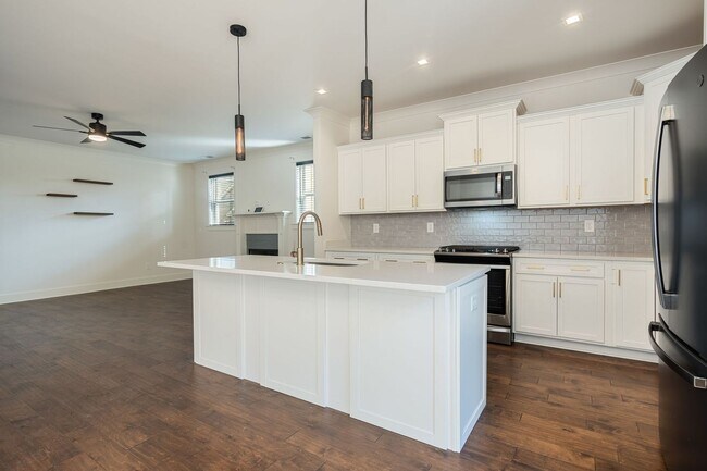 Building Photo - Gated Community - Villages of Stoneybrook