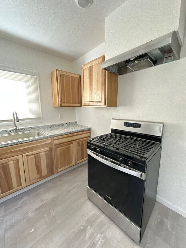 Building Photo - 317 Martin St