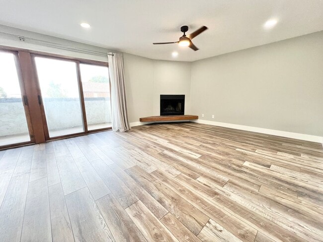 Building Photo - Spacious 2 Bedroom, 2 Bath Condo in Desira...