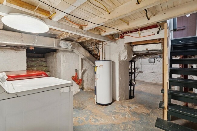 Building Photo - Charming 2-Bedroom Single-Family Home with off Street Parking