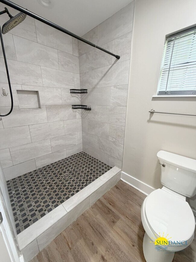Building Photo - Charming 2 Bedroom Unit in Niceville!
