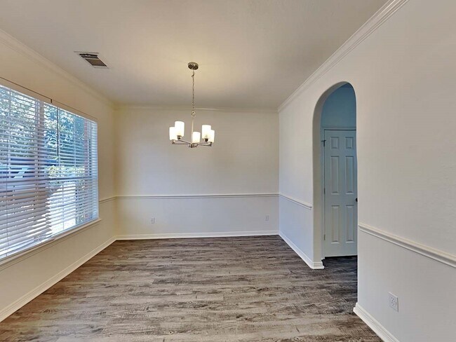 Building Photo - 411 Drake Ln