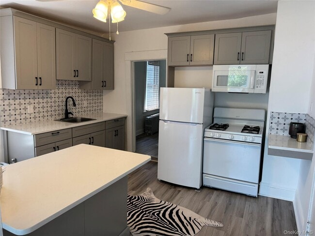 Building Photo - 593 Piermont Ave