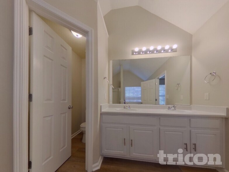 Building Photo - 63 Shadowhill Ct